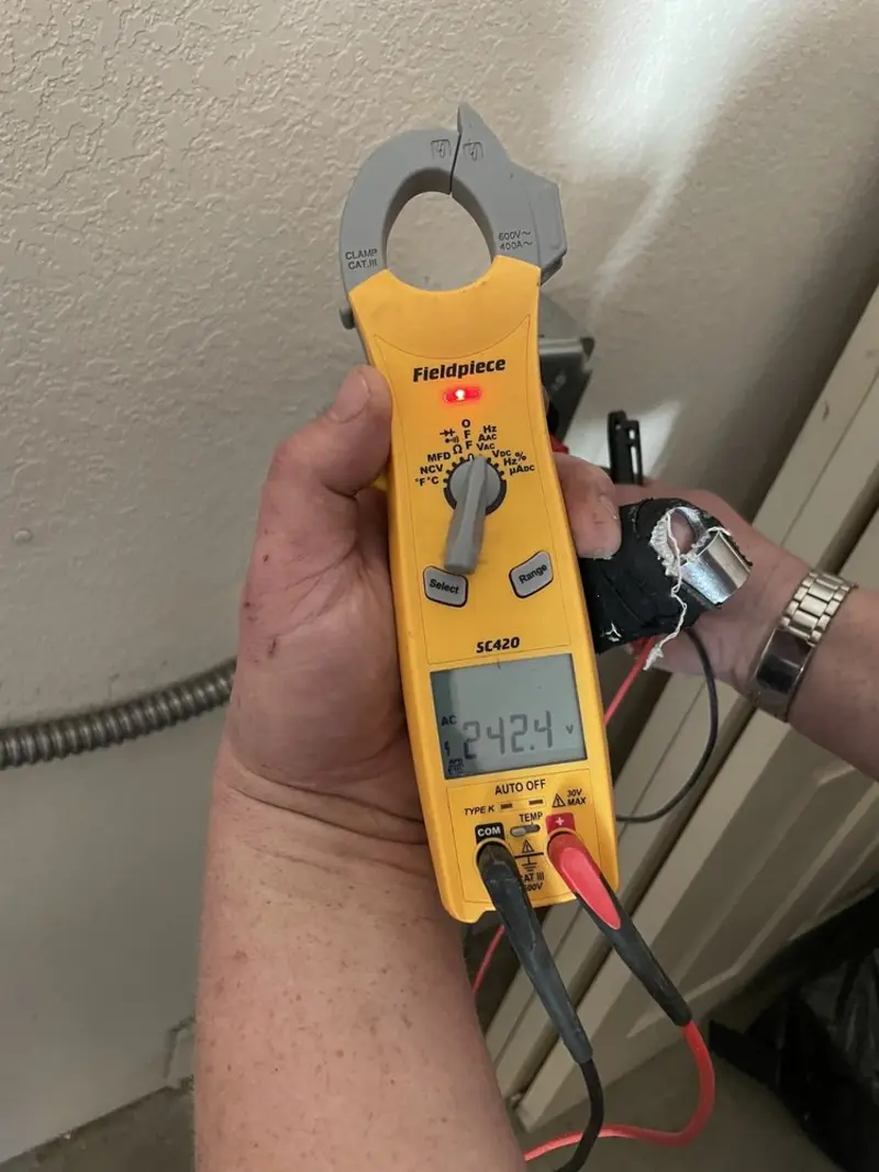 Voltage testing with clamp meter during Outlet Installation in Dent